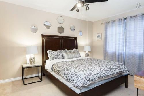 Apartamento Warm & Cozy 104 St Downtown Retreat - 3 Bed 2 Bath