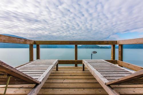The Lodge On Harrison Lake