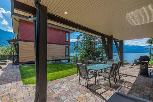 The Lodge On Harrison Lake