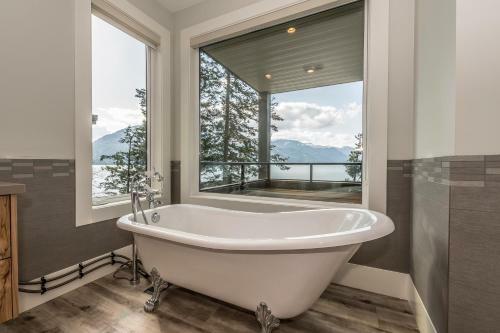 The Lodge On Harrison Lake