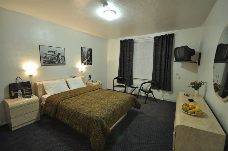 Tropics Hotel