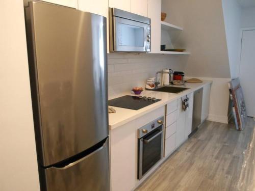Hotel Newly Renovated 2br Townhome With Parking!
