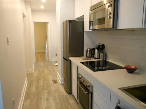 Hotel Newly Renovated 2br Townhome With Parking!