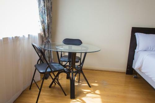 Hostal Charlton Suites Guest House