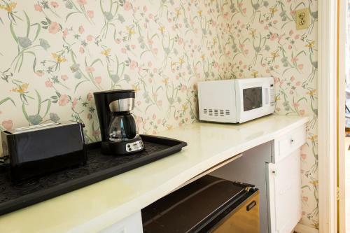 Hostal Charlton Suites Guest House