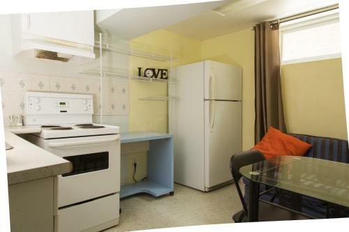 Hostal Charlton Suites Guest House