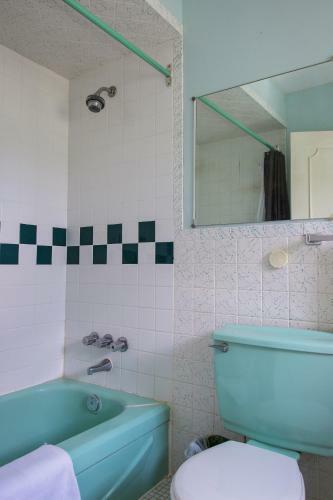 Hostal Charlton Suites Guest House