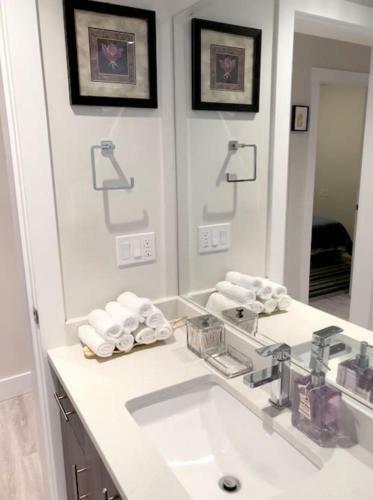 Vancouver East 10th Family Suite