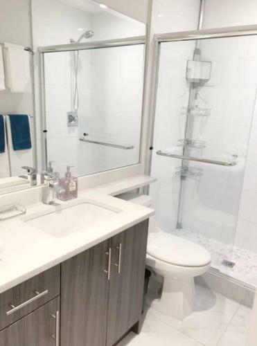 Vancouver East 10th Family Suite