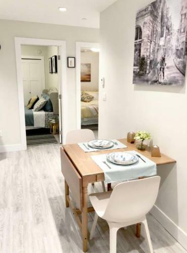 Vancouver East 10th Family Suite