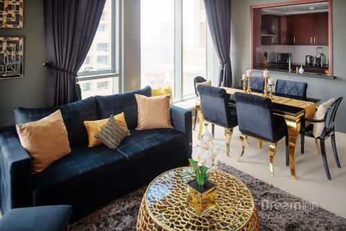 Dream Inn Apartments - 29 Boulevard Private Terrace