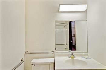 Hotel Super 8 Motel- Brattleboro