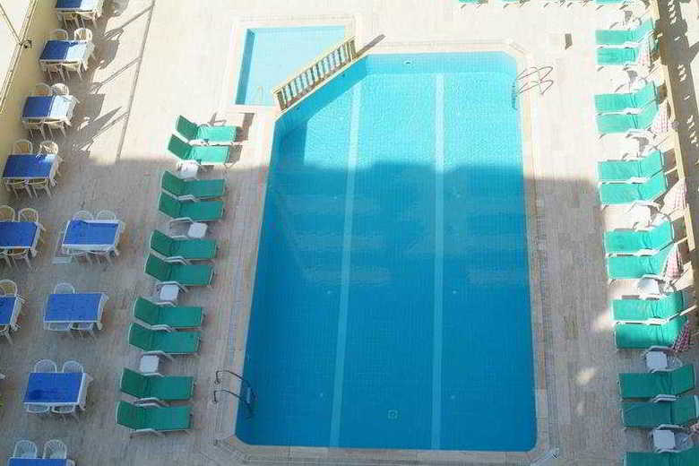 Hotel Twins Suit