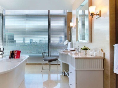 Hotel Oriental Residence Bangkok