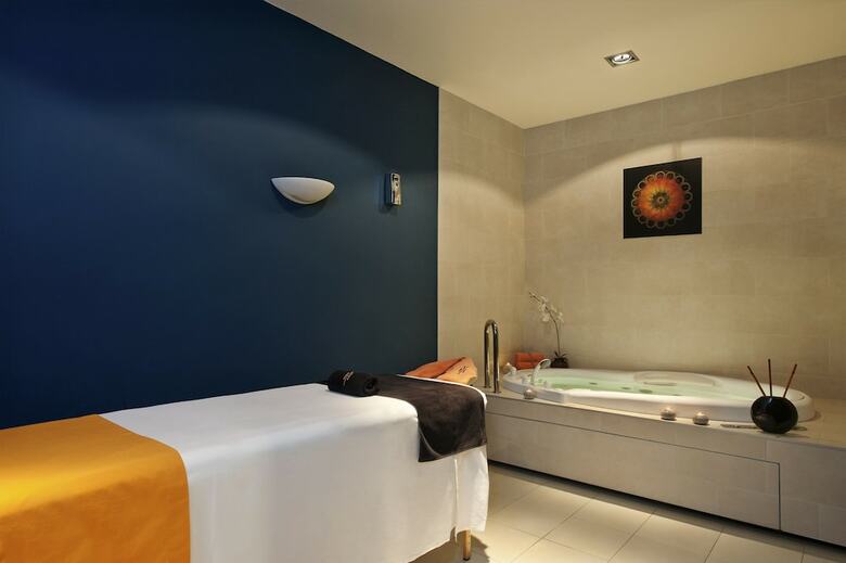 Hotel Melia Tortuga Beach Resort