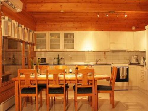 Holiday Home Mets�-vuosseli Rukalumous