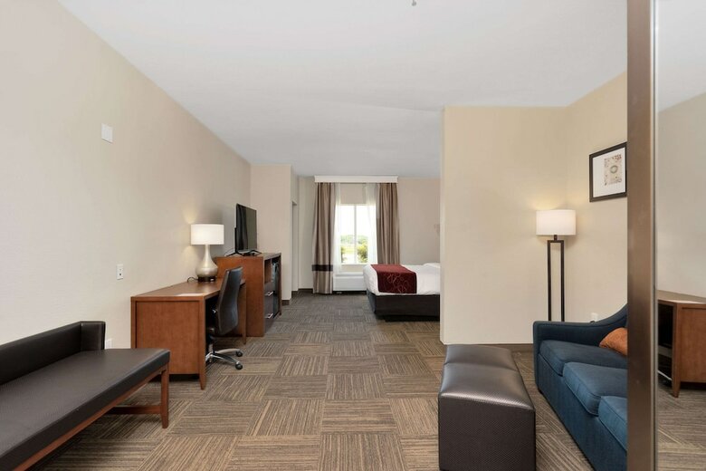 Hotel Comfort Suites University