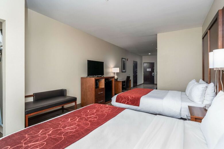 Hotel Comfort Suites University