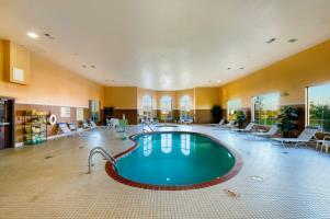 Hotel Comfort Suites University