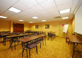 Hotel Comfort Suites Airport