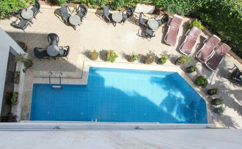 New Farah Hotel