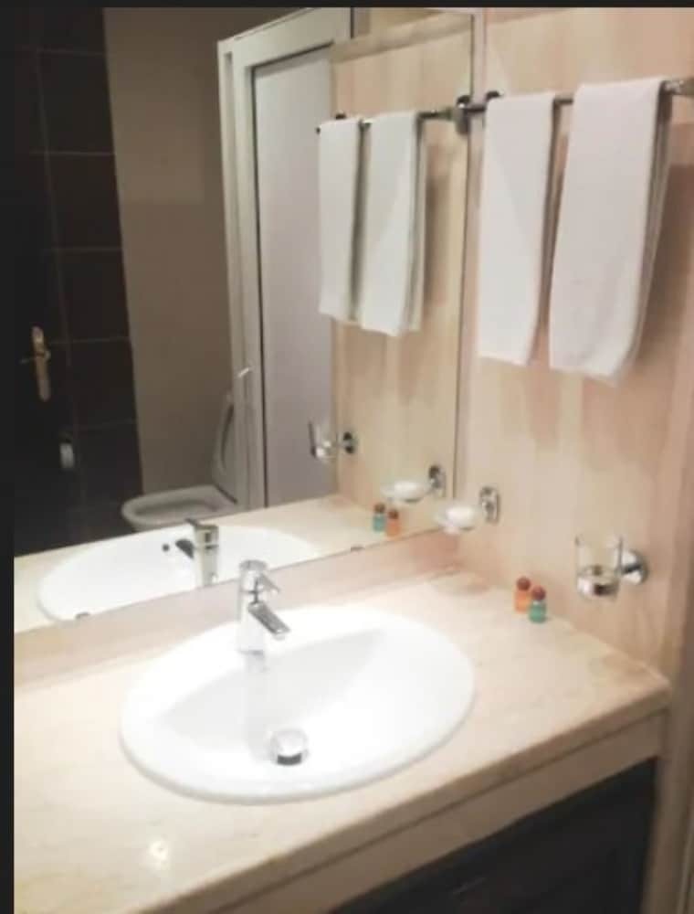 New Farah Hotel