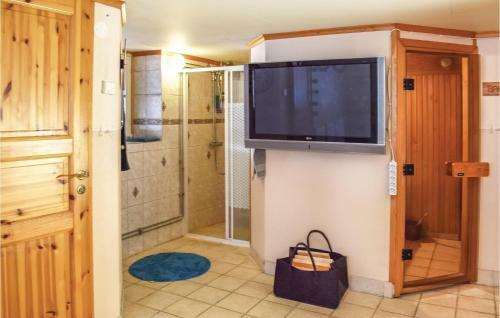 Five-bedroom Holiday Home In Hultsfred