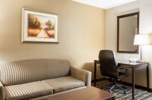 Hotel Quality Inn & Suites