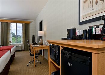 Hotel Comfort Suites Airport