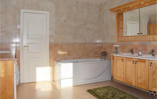 Five-bedroom Holiday Home In Klippan