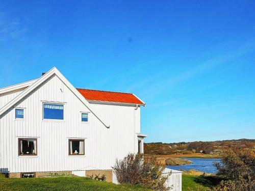 Three-bedroom Holiday Home In Fjell