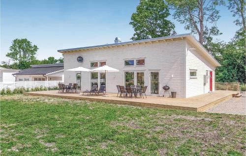 Three-bedroom Holiday Home In Kopingsvik