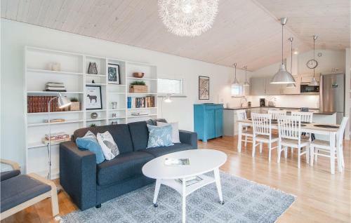 Three-bedroom Holiday Home In Larbro