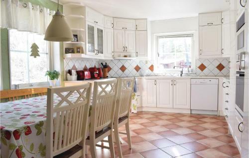 Five-bedroom Holiday Home In Visby