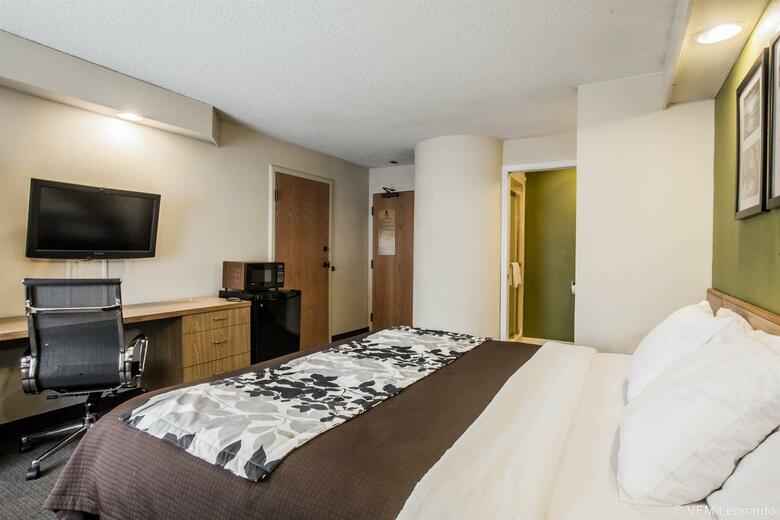 Hotel Sleep Inn At Six Flags