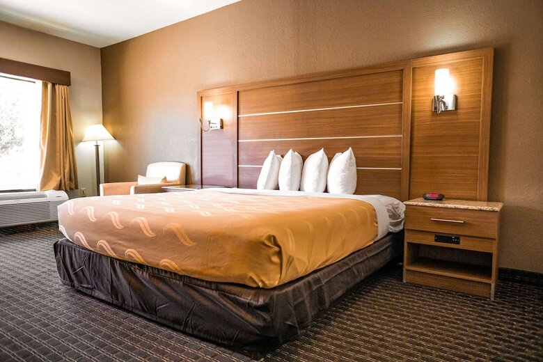 Hotel Quality Inn & Suites At Six Flags