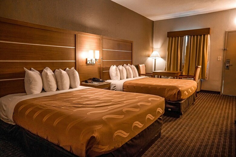 Hotel Quality Inn & Suites At Six Flags