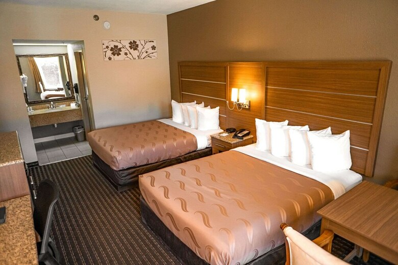 Hotel Quality Inn & Suites At Six Flags
