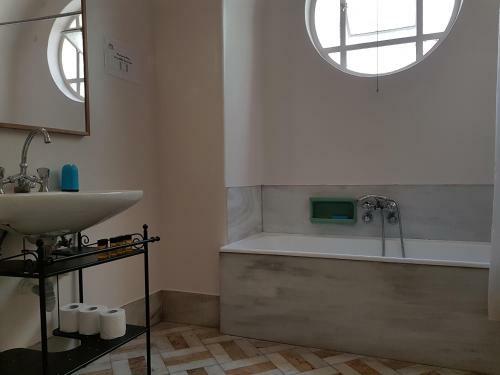 Apartamento Errathens Pine Red And Taupe