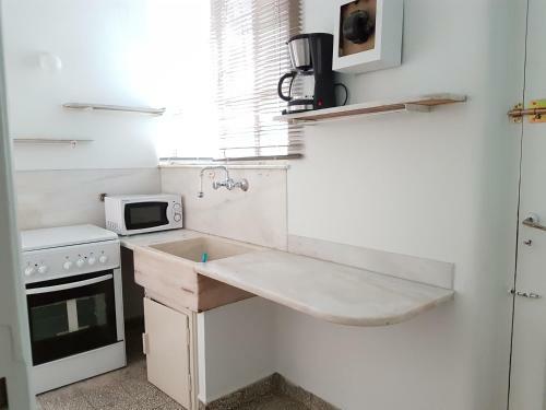 Apartamento Errathens Pine Red And Taupe