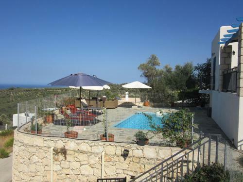 Cozy Villa In Agia Triada With Pool And Deckchair