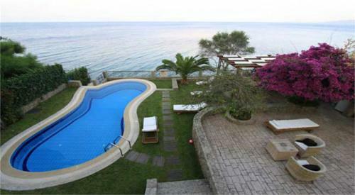 Beachfront Villa Benele