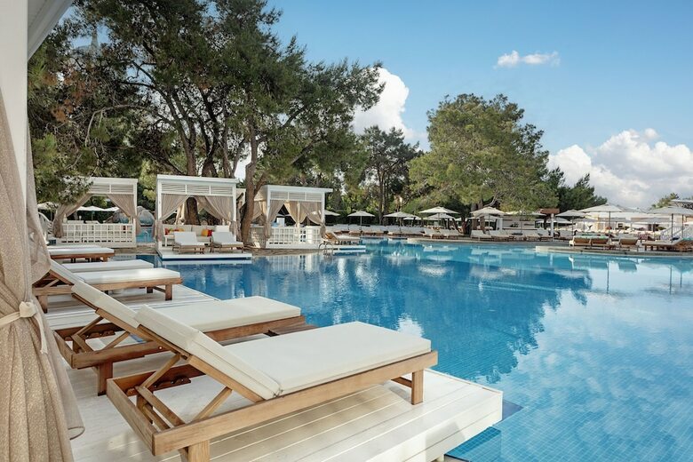 Titanic Beach & Resort De Luxe Hotel