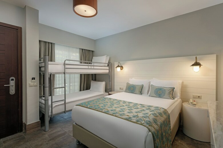Titanic Beach & Resort De Luxe Hotel