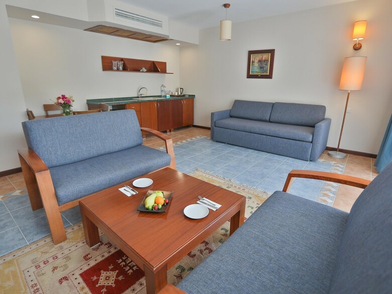 Happy Hotel