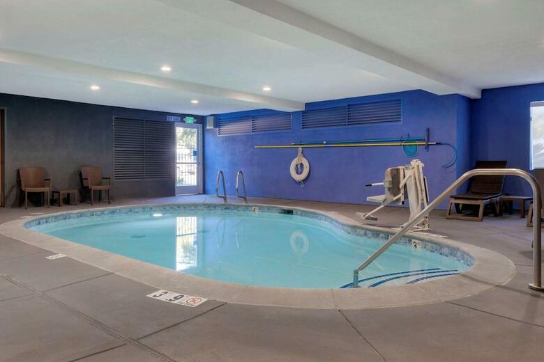 Hotel Comfort Suites