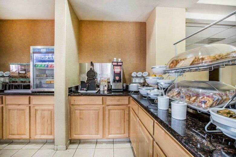 Hotel Comfort Suites