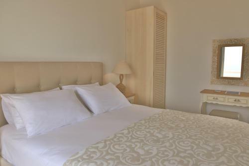 Hotel Theasis Luxury Suites
