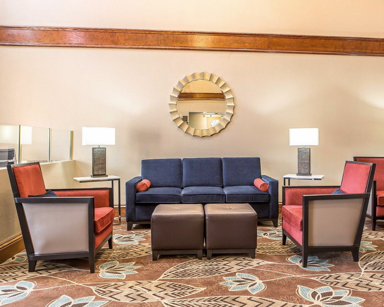 Hotel Comfort Suites Lansing