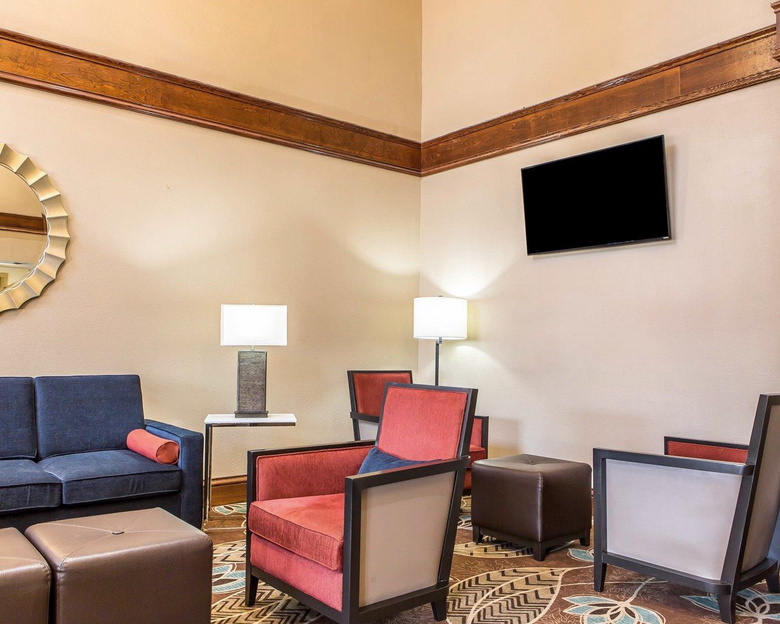 Hotel Comfort Suites Lansing